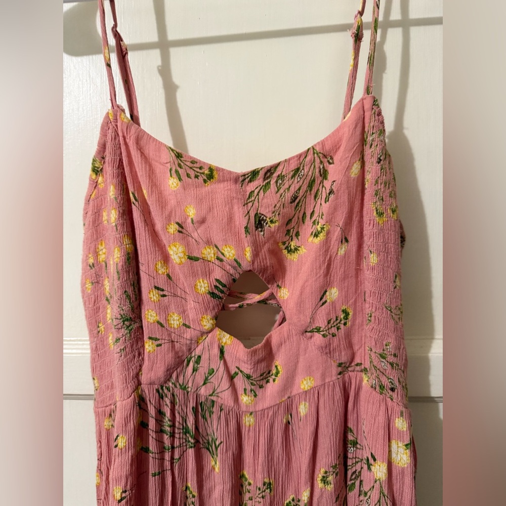 Boutique Pink Floral Jumpsuit Cutout Front Lace Up Back Sz M - Picture 3 of 9